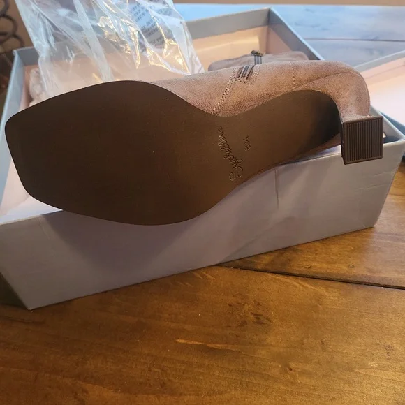 Anthropologie Paragon Boots - Picture 9 of 10